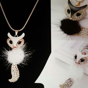 🦊NWOT WHITE Furry Fox sweater necklace